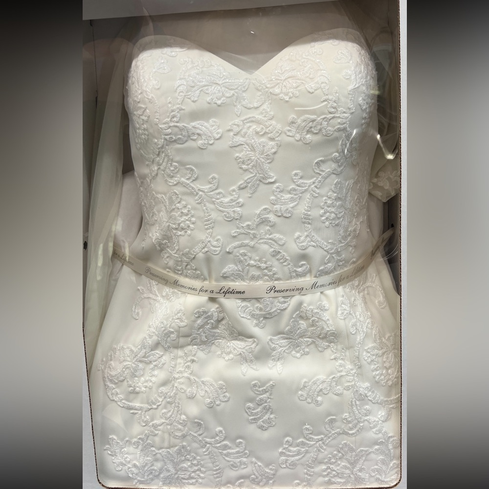 NEW David’s Bridal, cream wedding gown MAKE OFFER